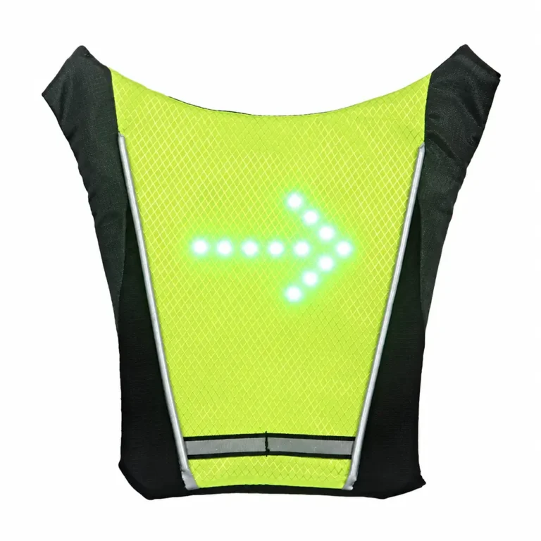 Gilet LED CycloSignal affichant la flèche tourner à droite